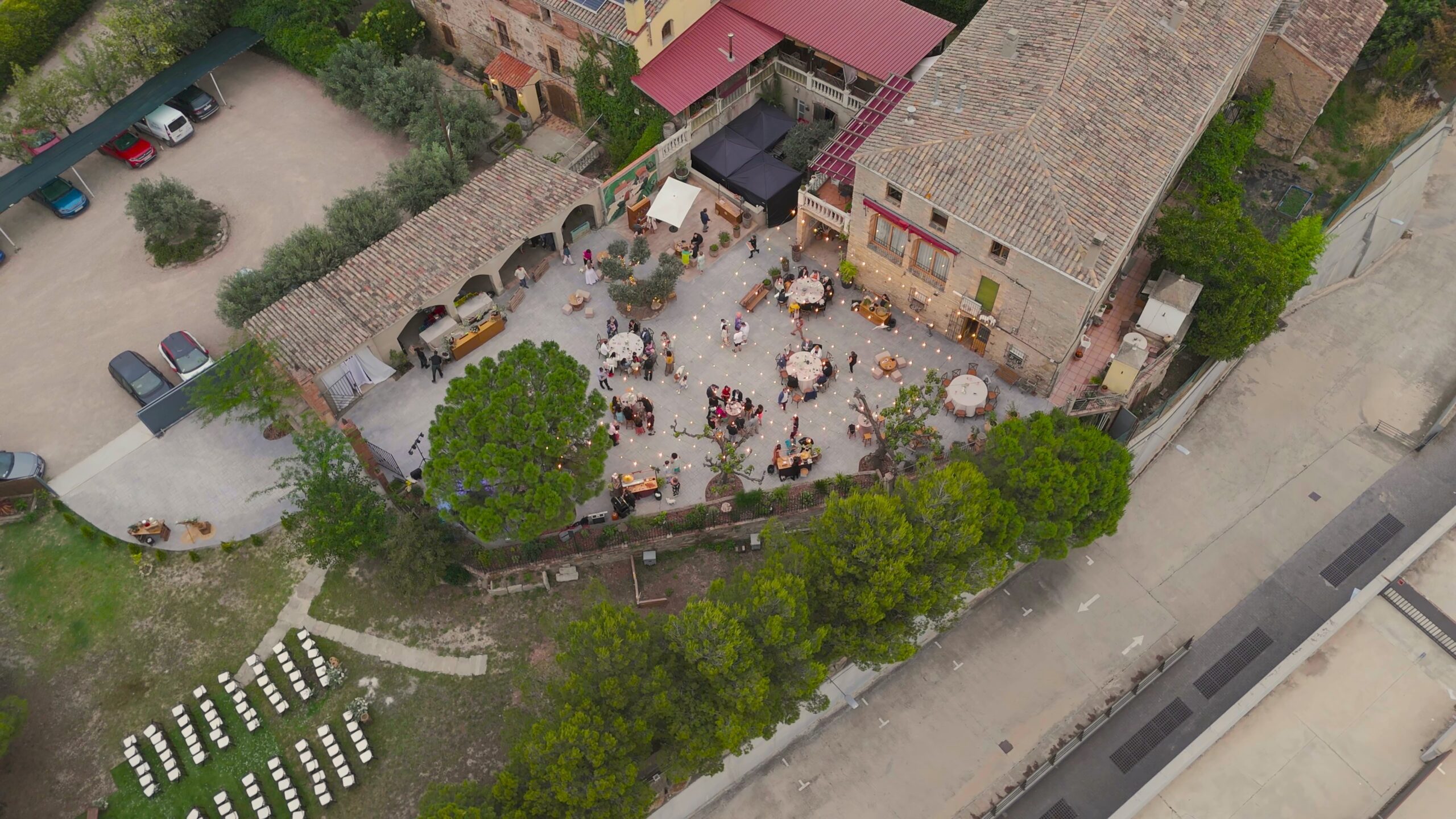 Boda intima en massia privada a vista de dron